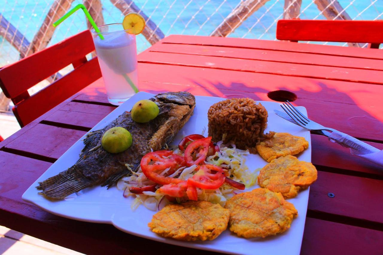 Nuestros Tres Tesoros II Hotel Playa Blanca Bagian luar foto